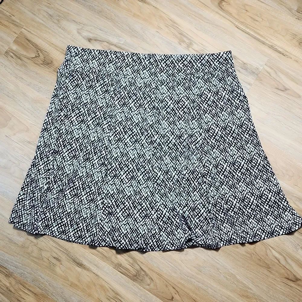 🔺️Avenue Black & White Print Flowy Skirt Size 3X
